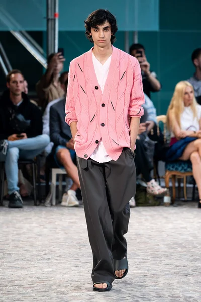 Look 15